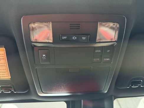 Used 2019 Toyota Tacoma TRD Sport AWD/4WD image 28