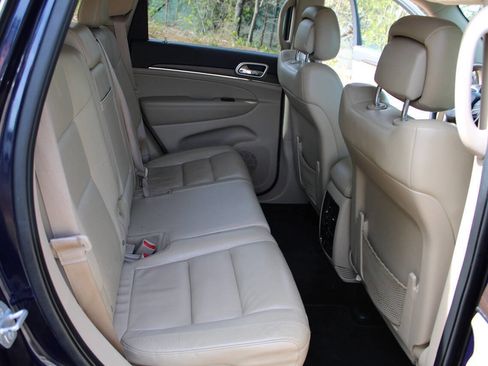 Used 2017 Jeep Grand Cherokee Limited image 37