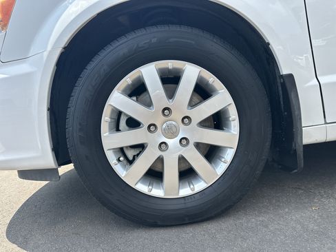 Used 2015 Chrysler Town & Country Touring FWD image 11