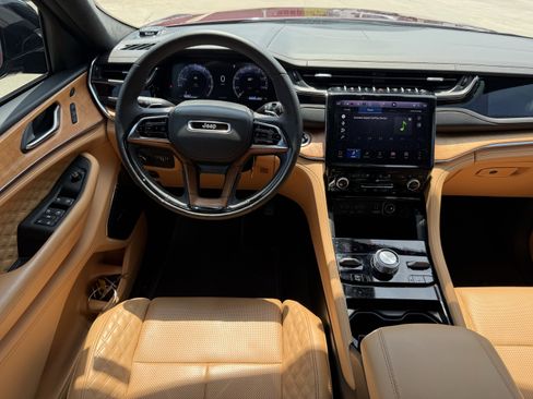 Used 2025 Jeep Grand Cherokee L Summit AWD/4WD image 15