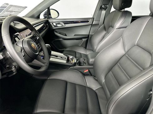 Used 2026 Porsche Macan Turbo AWD/4WD image 5