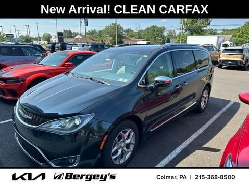 Used 2018 Chrysler Pacifica Limited w/ Advanced Safetytec Group FWD image 1
