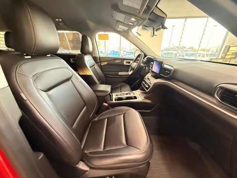 Used 2023 Ford Explorer XLT w/ Equipment Group 202A image 18