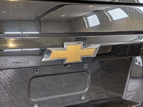 Used 2018 Chevrolet Suburban LT image 11