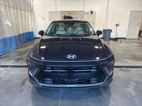 Used 2025 Hyundai Sonata SE image 2