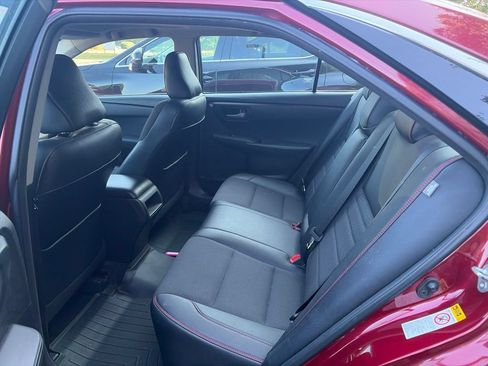 Used 2016 Toyota Camry SE w/ Moonroof Package FWD image 6