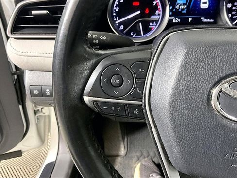 Used 2021 Toyota Camry XLE image 14