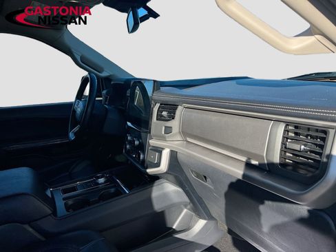 Used 2024 Ford Expedition Max XLT image 39
