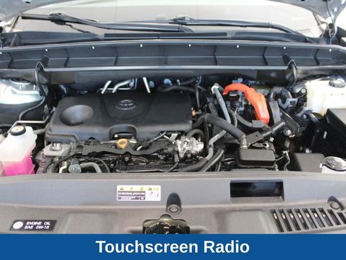 Used 2022 Toyota Highlander XLE AWD/4WD image 9