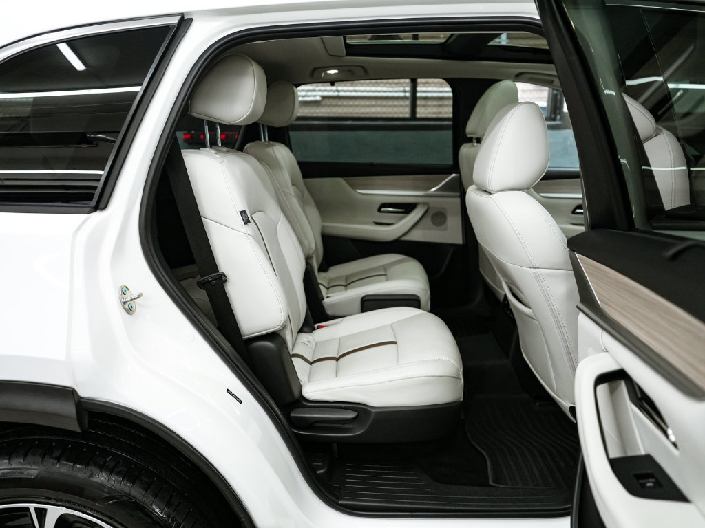 Used 2024 MAZDA CX-90 Plug-In Hybrid w/ Premium Plus AWD/4WD image 42