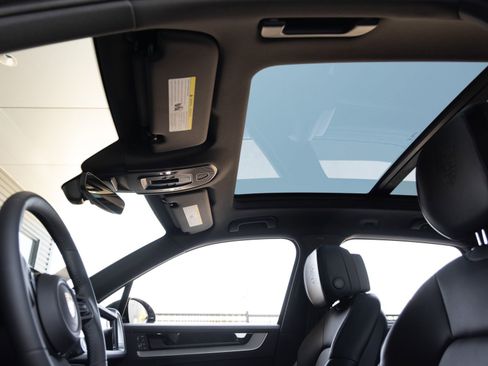 Certified 2025 Porsche Cayenne E-Hybrid AWD/4WD image 20