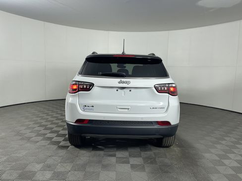 Used 2024 Jeep Compass Limited image 4