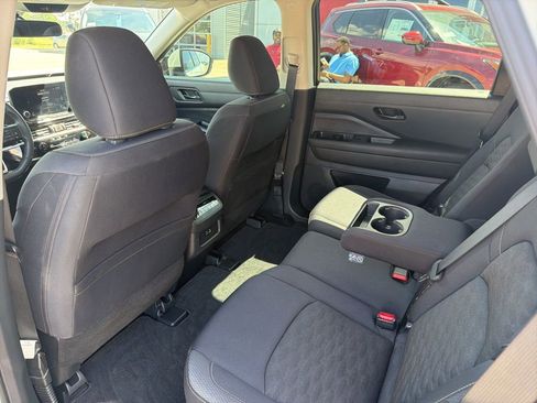 Used 2024 Nissan Pathfinder SV FWD image 16