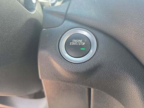 Used 2019 Chevrolet Equinox LT image 30