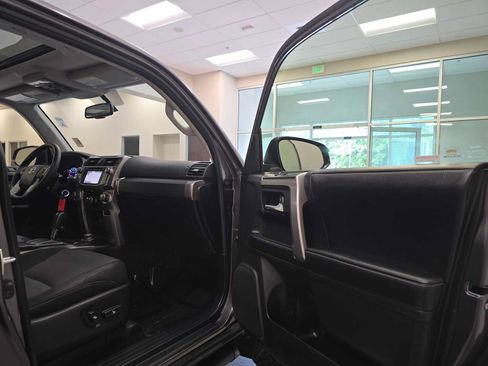 Used 2019 Toyota 4Runner SR5 Premium AWD/4WD image 28