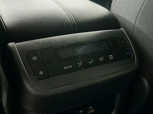 Used 2025 Nissan Pathfinder SV FWD image 27