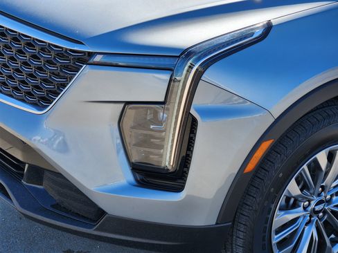 Certified 2025 Cadillac XT4 Premium Luxury image 9