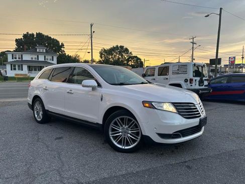 Used 2018 Lincoln MKT AWD w/ Technology Package image 4