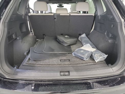 Used 2023 Volkswagen Tiguan SE R-Line AWD/4WD image 26