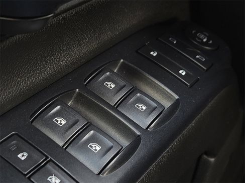 Used 2018 Chevrolet Silverado 1500 Custom w/ Custom Value Package image 14