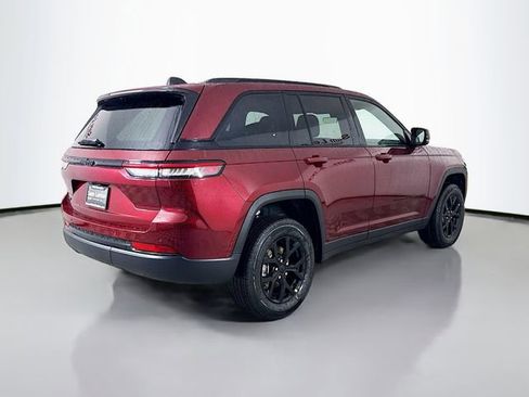 New 2025 Jeep Grand Cherokee Laredo image 6