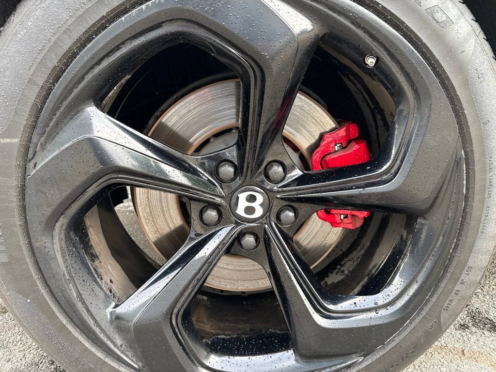 Used 2022 Bentley Bentayga AWD/4WD image 6