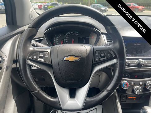 Used 2022 Chevrolet Trax LT w/ Driver Confidence Package AWD/4WD image 19