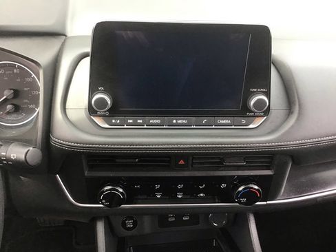 Used 2025 Nissan Rogue S FWD image 19