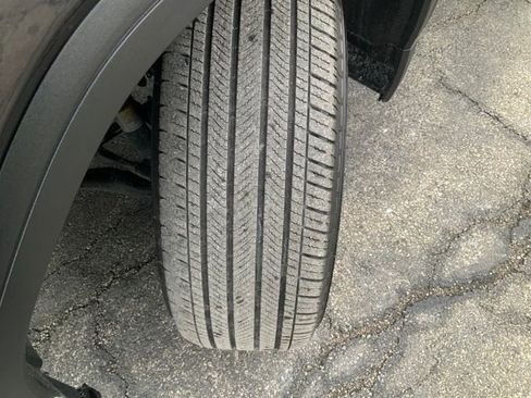 Certified 2025 GMC Sierra 1500 SLT image 11