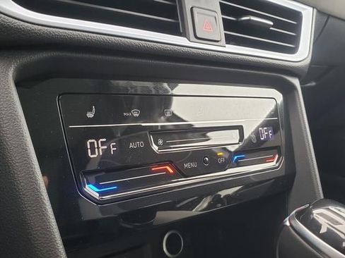New 2026 Volkswagen Taos SE AWD/4WD image 10