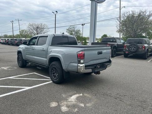Used 2019 Toyota Tacoma SR5 AWD/4WD image 5
