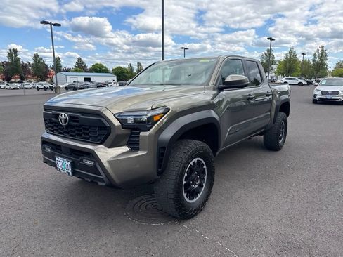Used 2024 Toyota Tacoma TRD Off-Road w/ TRD Off Road Premium Package AWD/4WD image 3