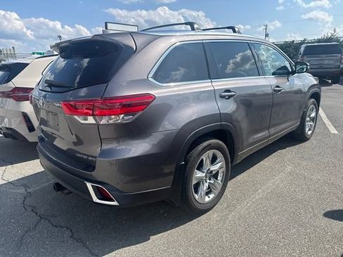 Used 2018 Toyota Highlander Limited AWD/4WD image 8