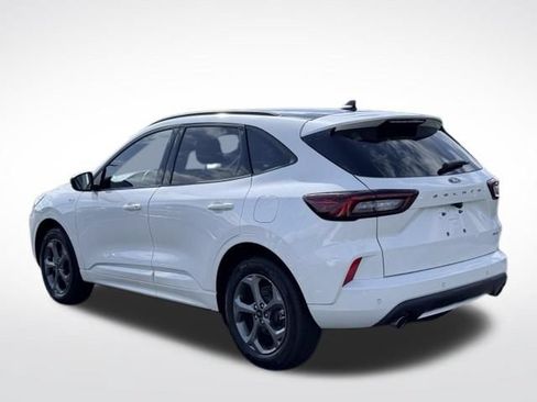 Used 2024 Ford Escape ST-Line w/ Tech Pack #1 AWD/4WD image 9