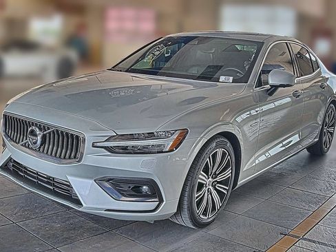 Used 2020 Volvo S60 T5 Inscription FWD image 2