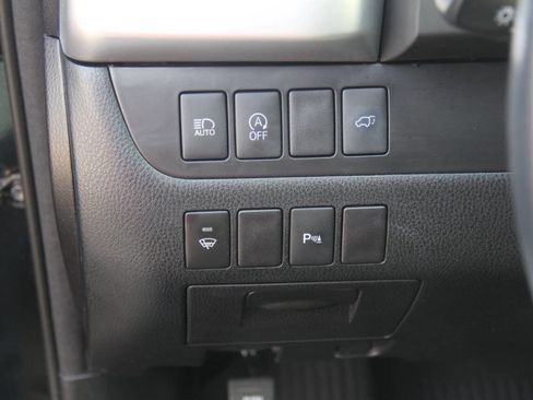 Used 2018 Toyota Highlander Limited AWD 4dr SUV image 31