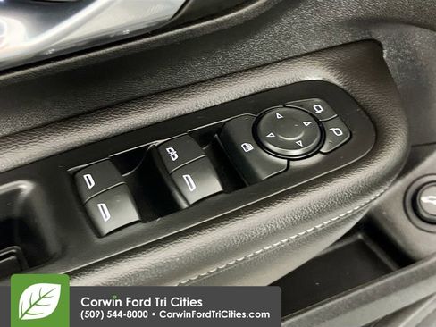 Used 2023 GMC Terrain SLT image 12