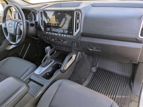 Used 2025 Nissan Frontier SV w/ SV Convenience Package image 20