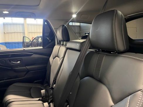 Used 2024 Honda Pilot Touring image 18