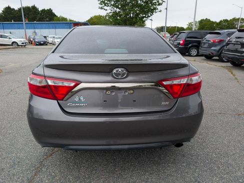Used 2017 Toyota Camry SE FWD image 5