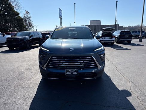 Used 2025 Buick Enclave Preferred image 8