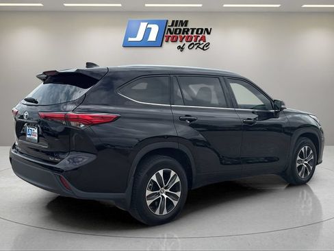 Used 2020 Toyota Highlander XLE AWD/4WD image 5
