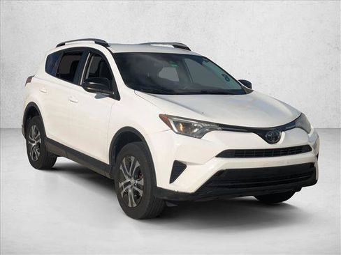 Used 2018 Toyota RAV4 LE image 3