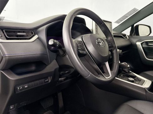 Used 2022 Toyota RAV4 XSE AWD/4WD image 4