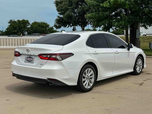 Used 2022 Toyota Camry LE FWD image 3
