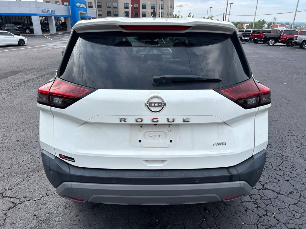 Used 2023 Nissan Rogue S AWD/4WD image 6