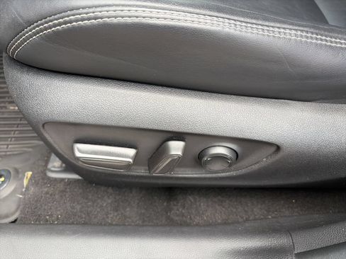 Used 2022 Toyota RAV4 XLE Premium FWD image 12