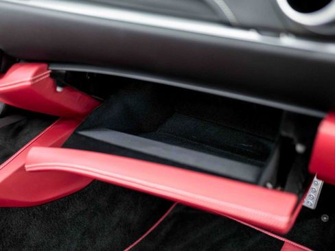 Used 2020 Ferrari Portofino RWD image 93