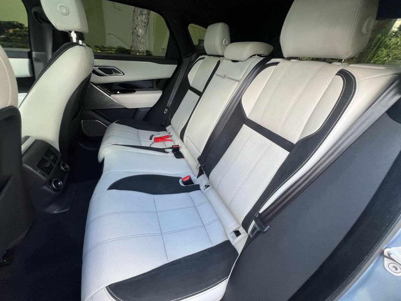 Used 2019 Land Rover Range Rover Velar R-Dynamic SE AWD/4WD image 14
