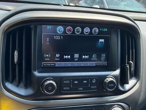 Used 2018 Chevrolet Colorado Z71 AWD/4WD image 17